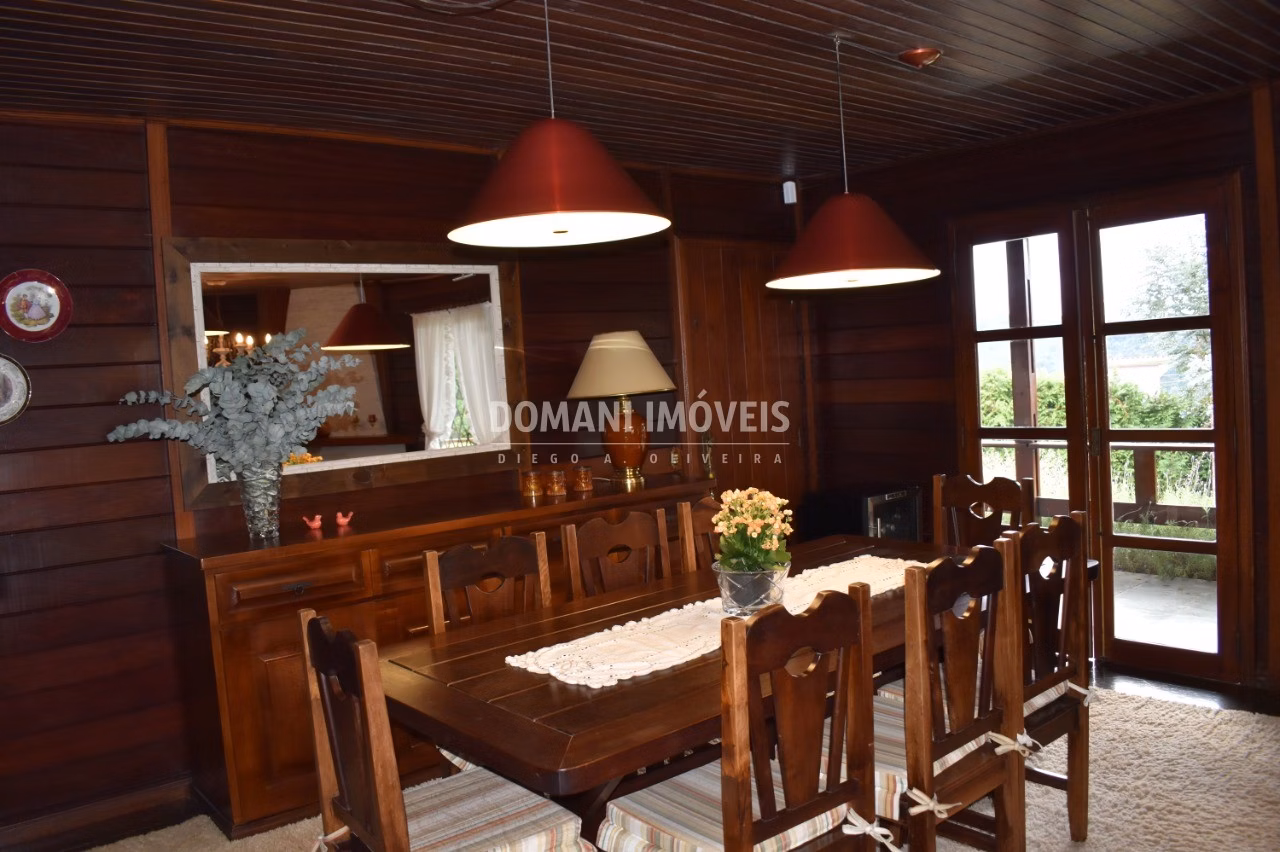 Casa de 2.180 m² em Campos do Jordão, SP