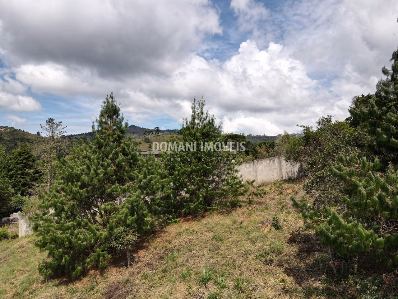 Terreno de 1.070 m² em Campos do Jordão, SP