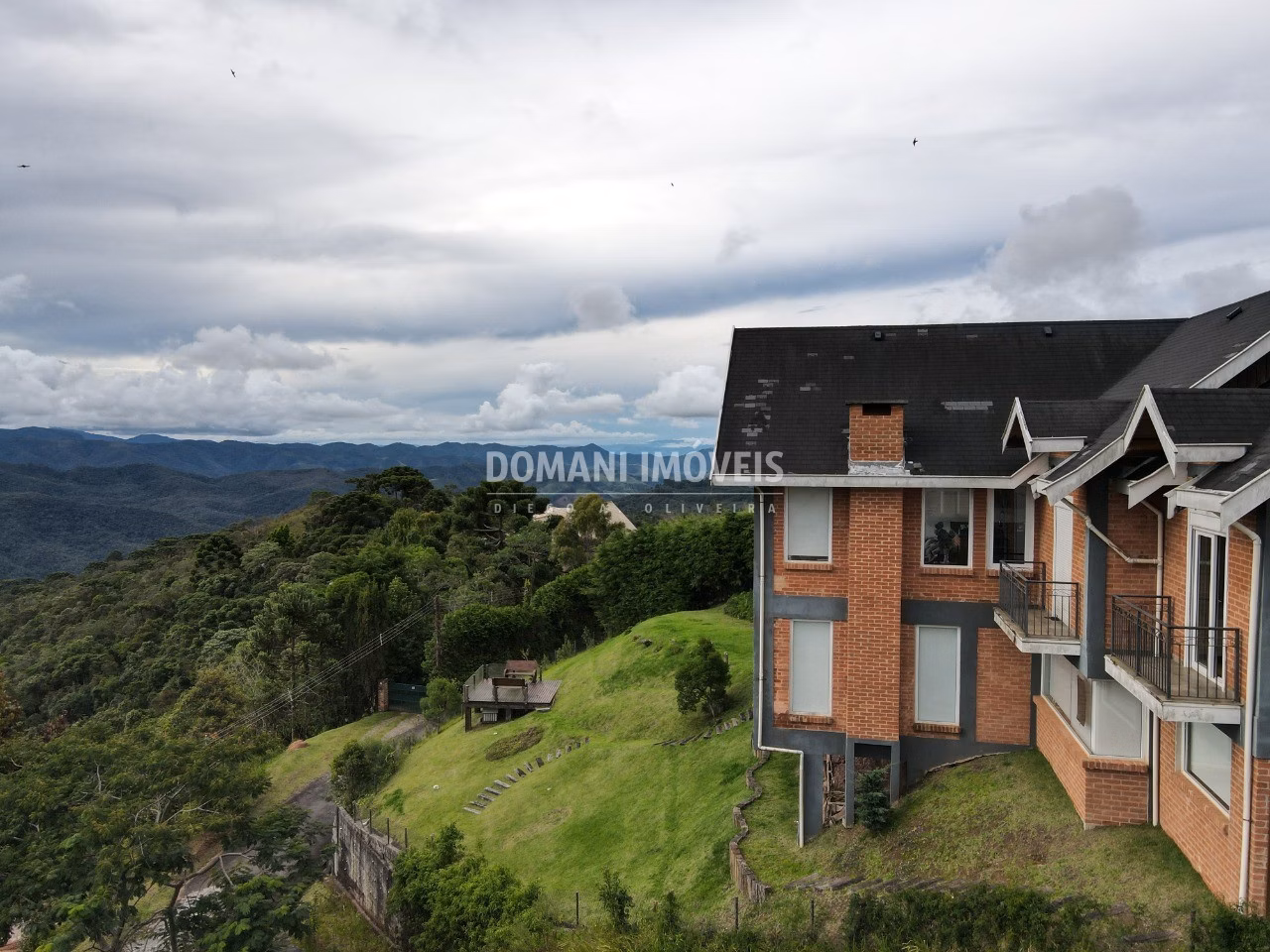 Casa de 1.130 m² em Campos do Jordão, SP