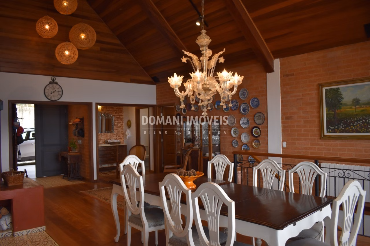 Casa de 1.130 m² em Campos do Jordão, SP