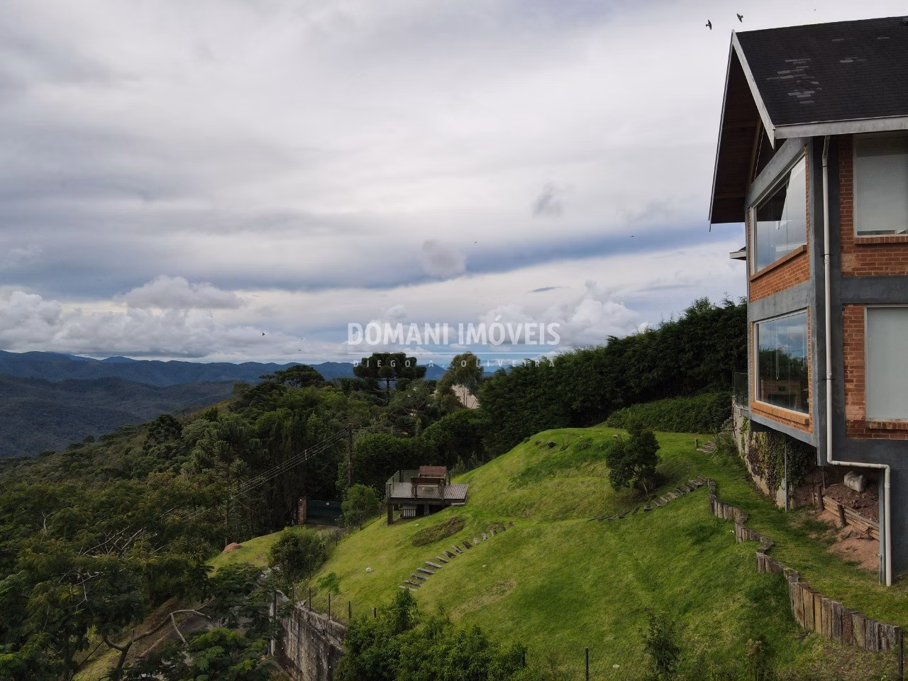 Casa de 1.130 m² em Campos do Jordão, SP
