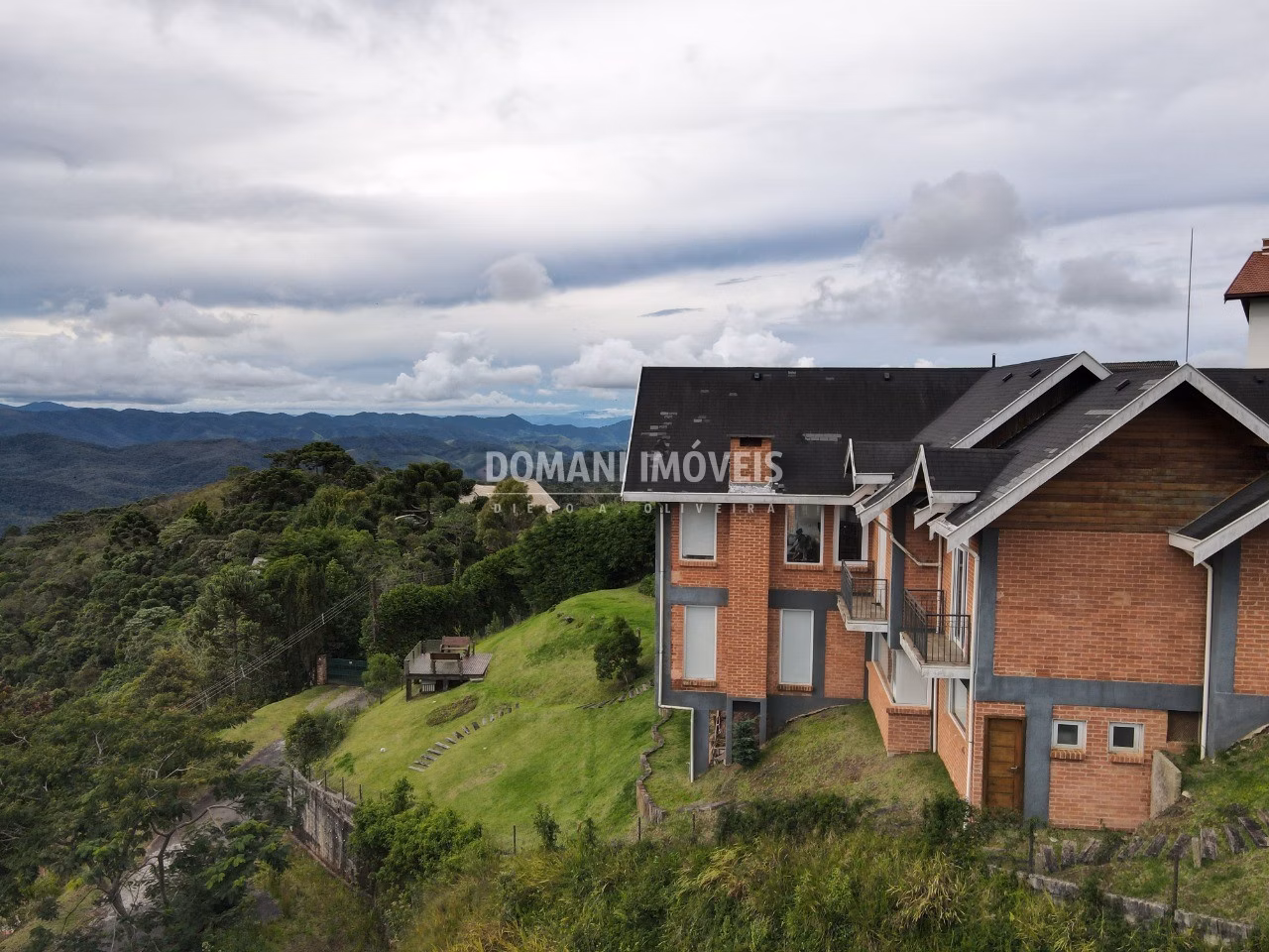 Casa de 1.130 m² em Campos do Jordão, SP