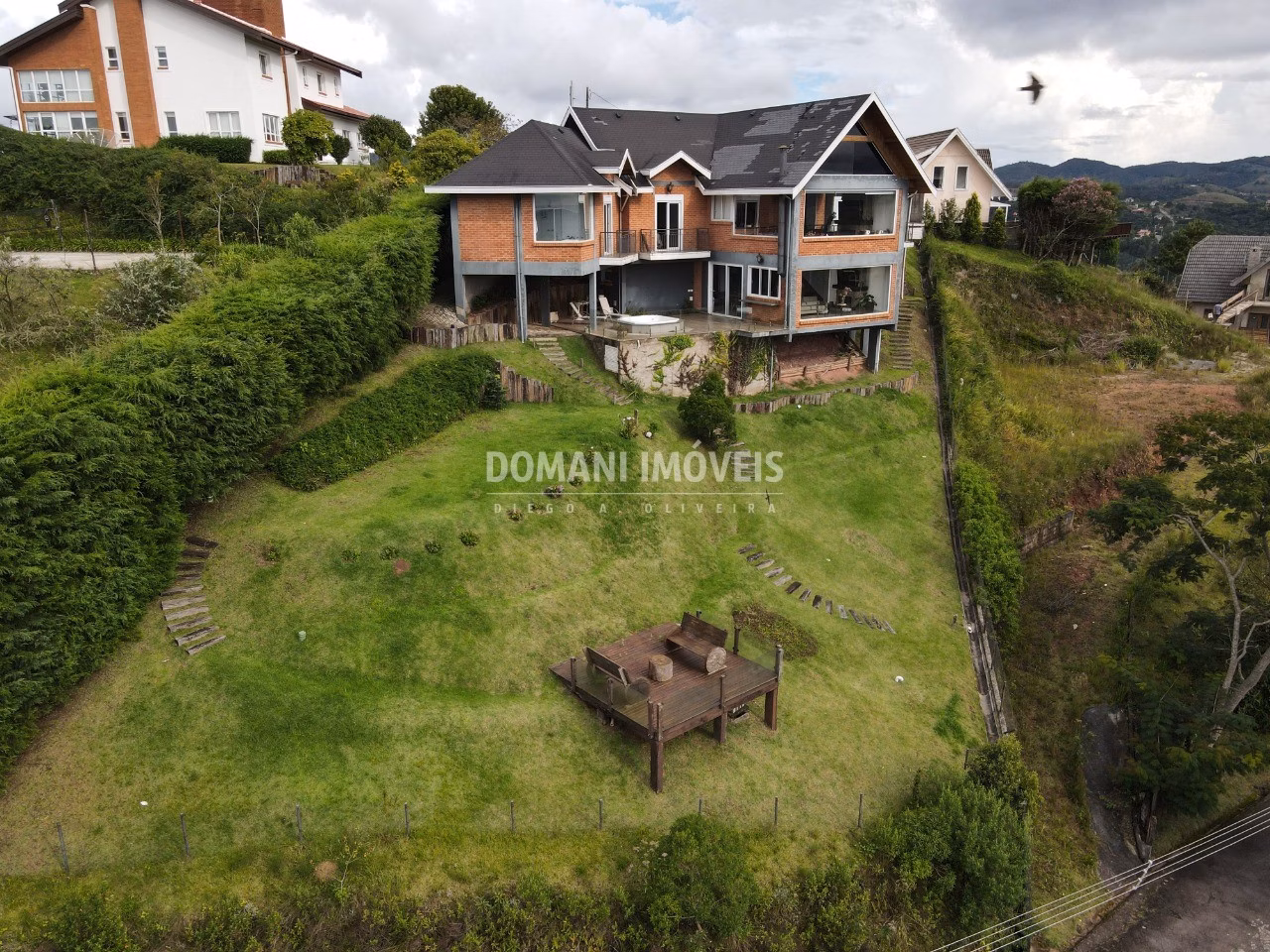 Casa de 1.130 m² em Campos do Jordão, SP