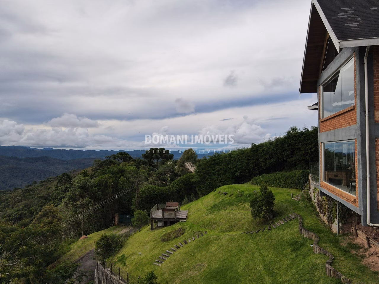 Casa de 1.130 m² em Campos do Jordão, SP