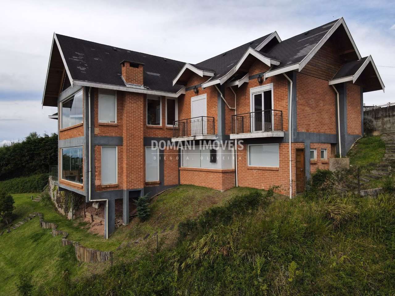 Casa de 1.130 m² em Campos do Jordão, SP