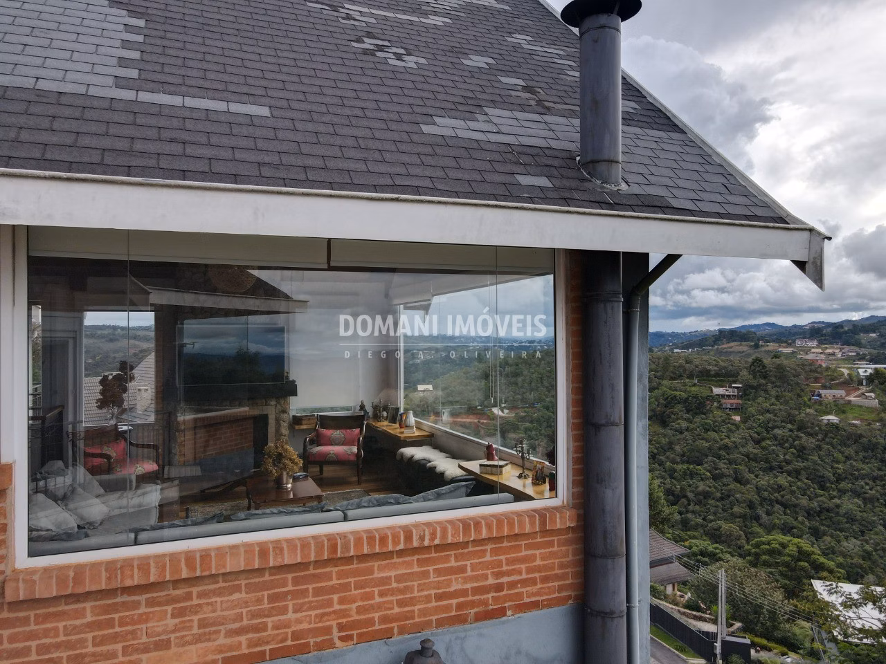 Casa de 1.130 m² em Campos do Jordão, SP
