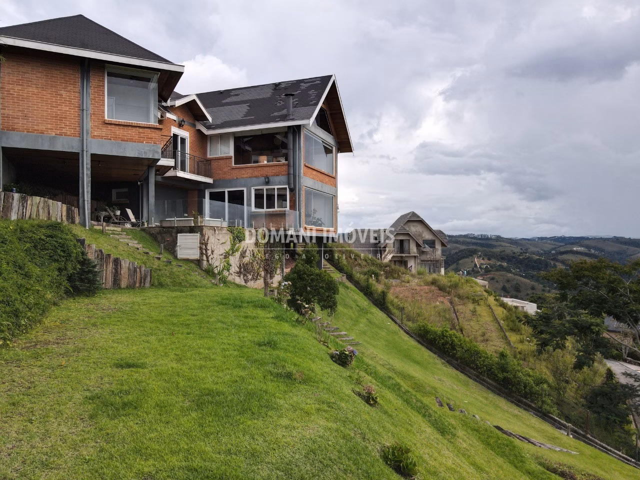 Casa de 1.130 m² em Campos do Jordão, SP