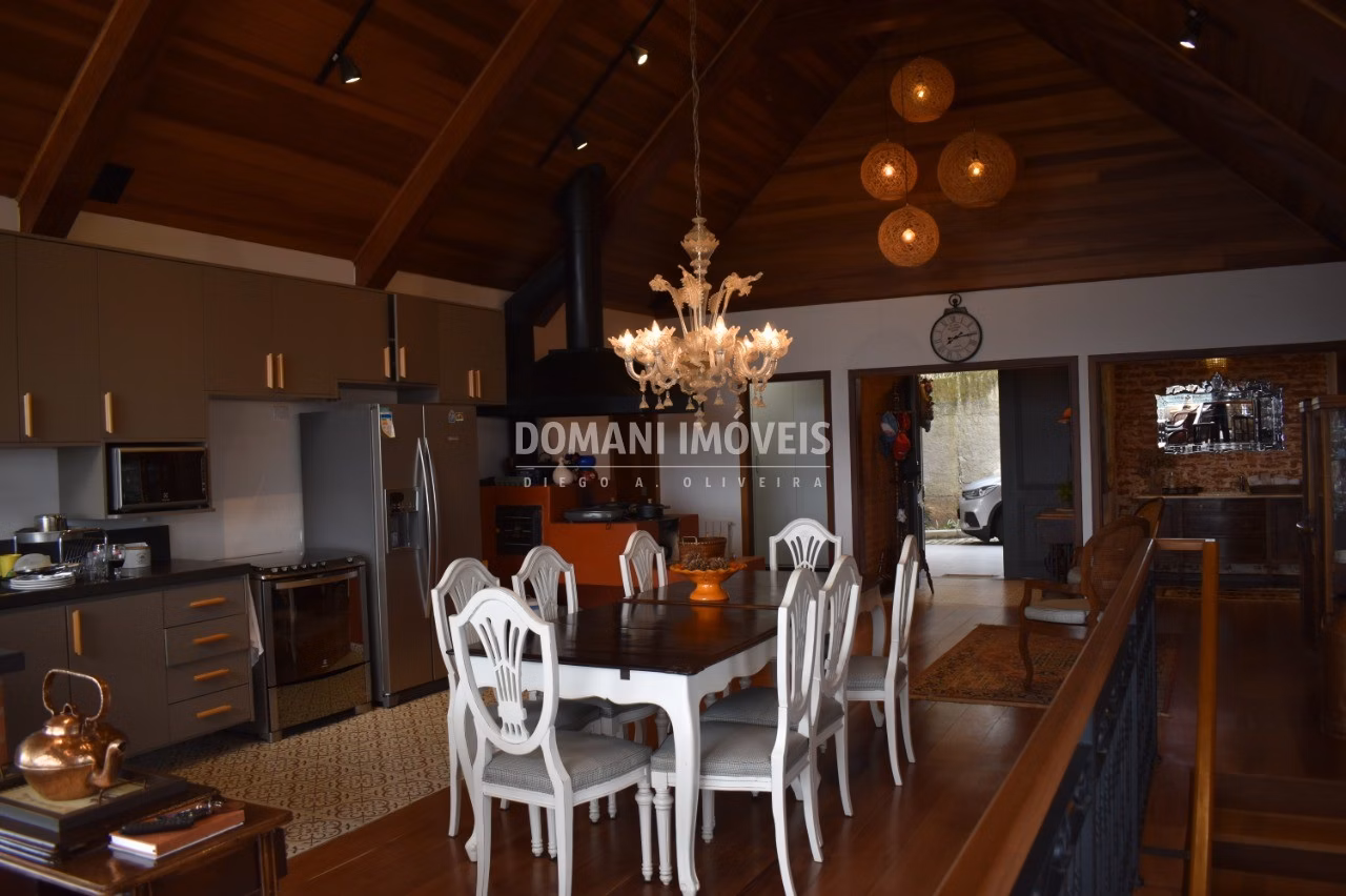 Casa de 1.130 m² em Campos do Jordão, SP