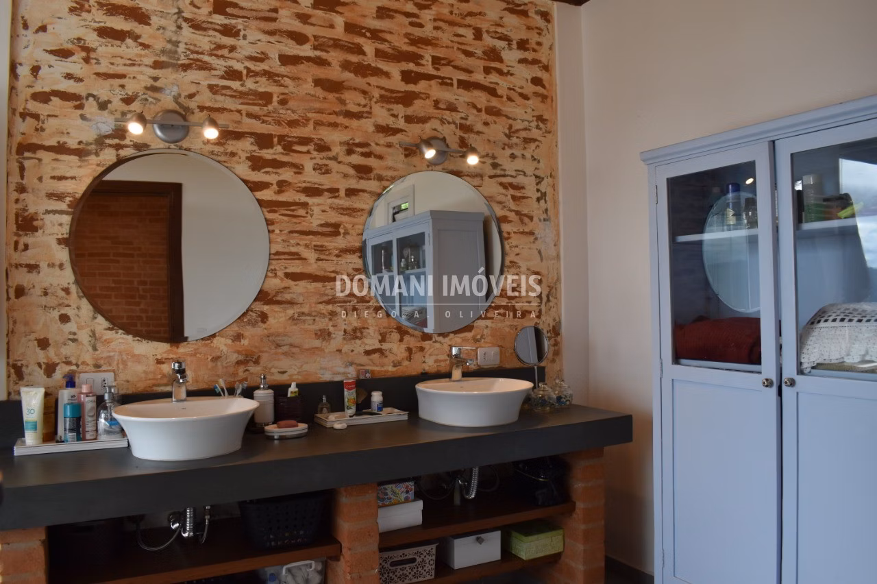 Casa de 1.130 m² em Campos do Jordão, SP