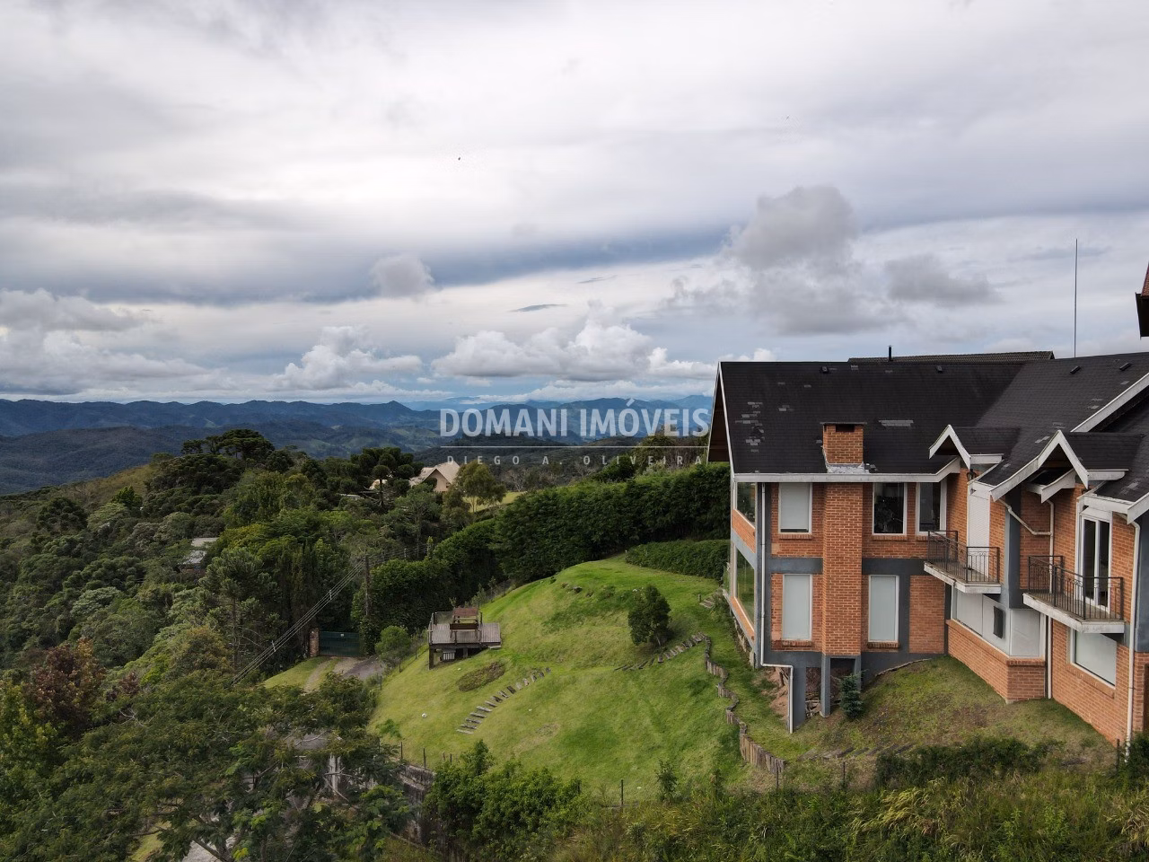 Casa de 1.130 m² em Campos do Jordão, SP