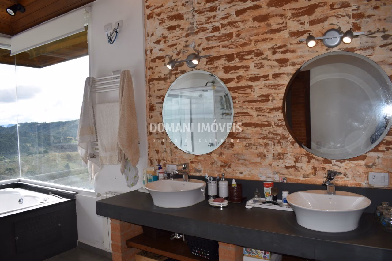 Casa de 1.130 m² em Campos do Jordão, SP