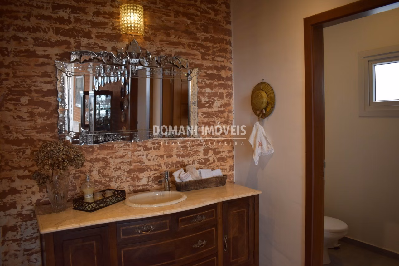 Casa de 1.130 m² em Campos do Jordão, SP