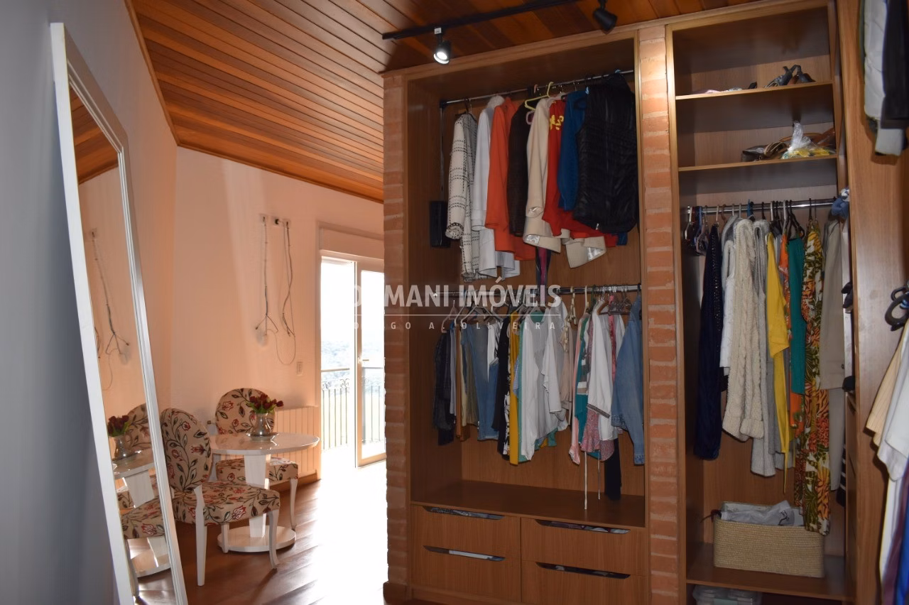 Casa de 1.130 m² em Campos do Jordão, SP