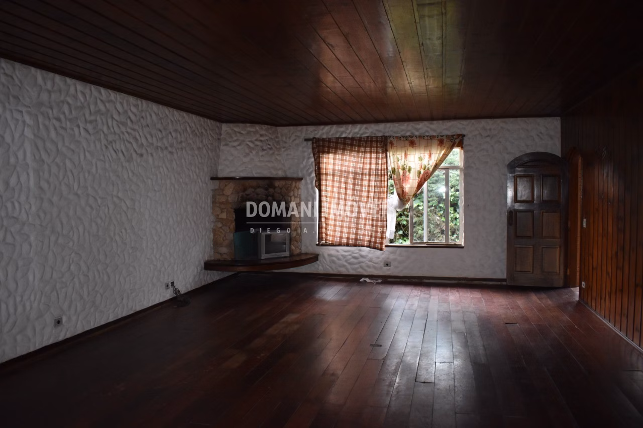 Casa de 725 m² em Campos do Jordão, SP