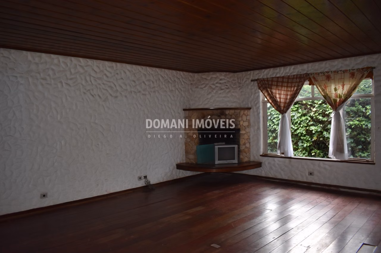 Casa de 725 m² em Campos do Jordão, SP
