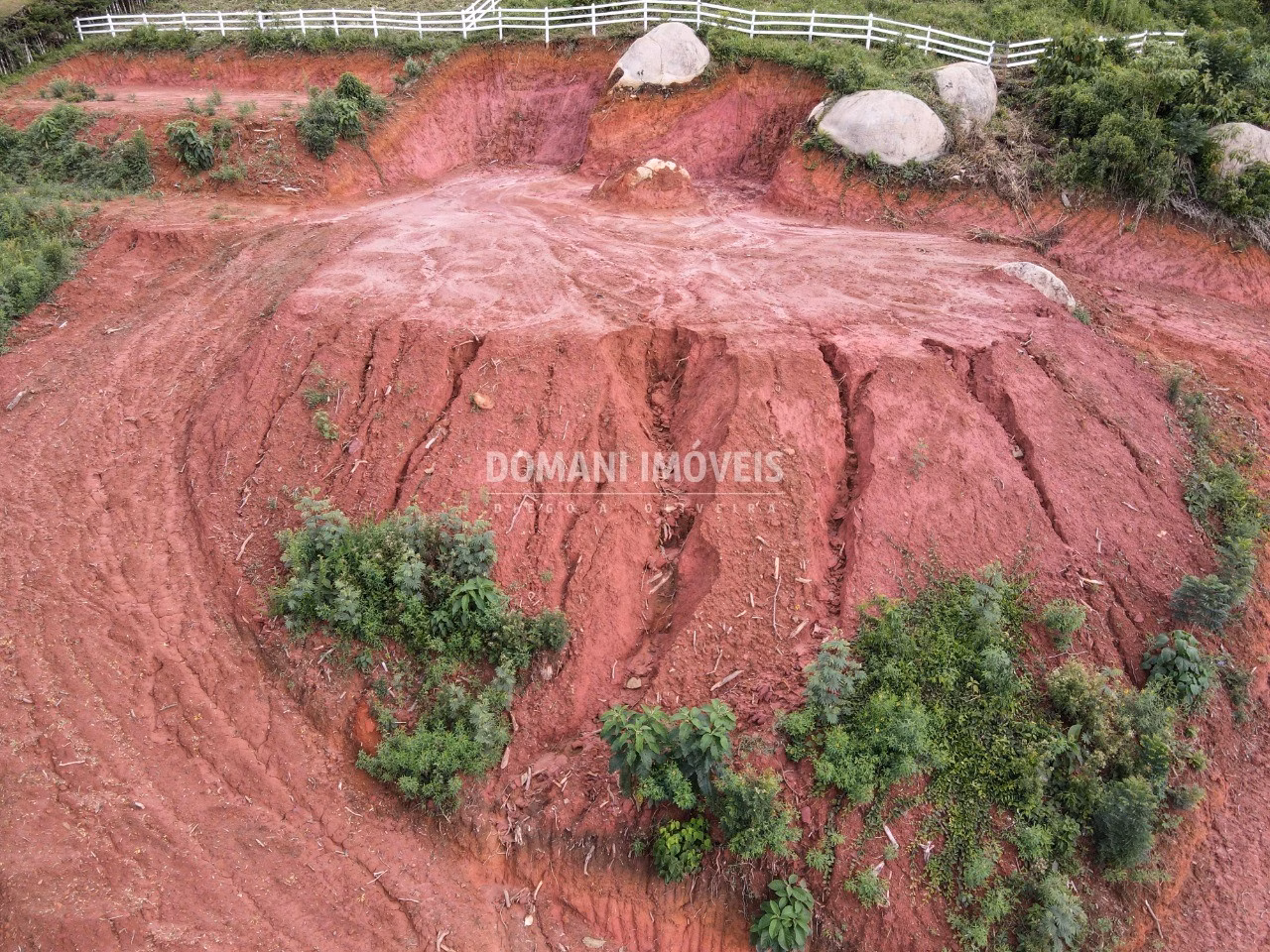 Terreno de 1.180 m² em Campos do Jordão, SP