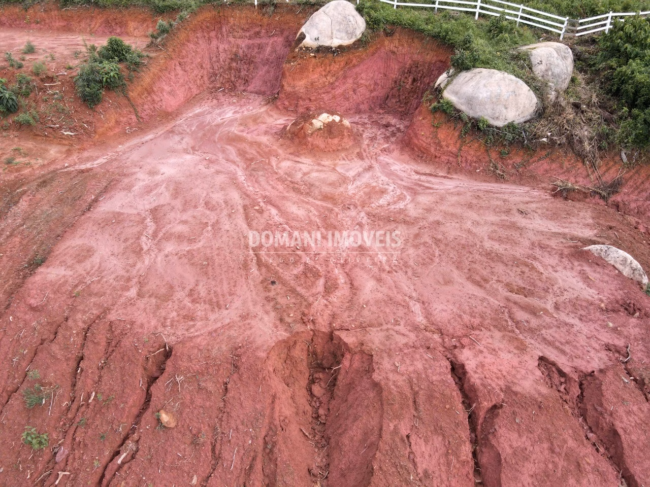 Terreno de 1.180 m² em Campos do Jordão, SP
