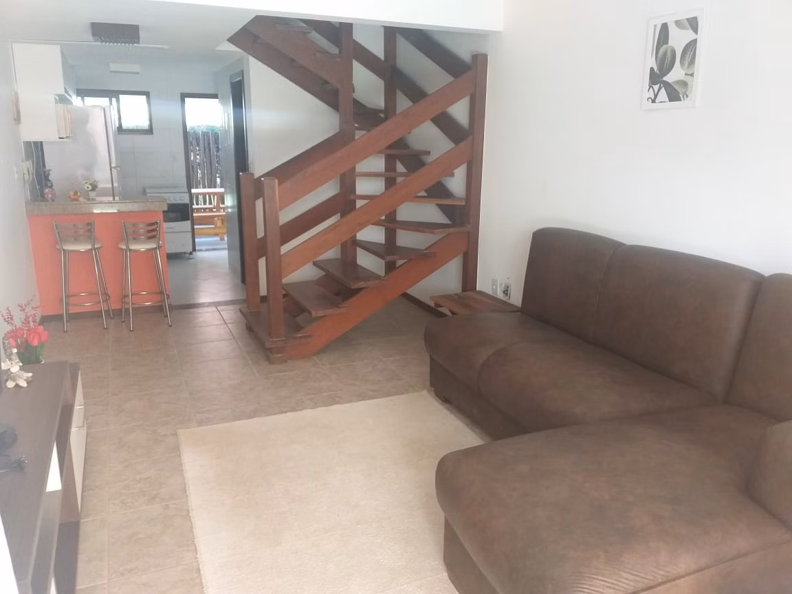 Casa de 150 m² em Camaçari, BA