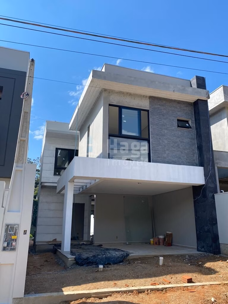 Casa de 285 m² em Brusque, SC