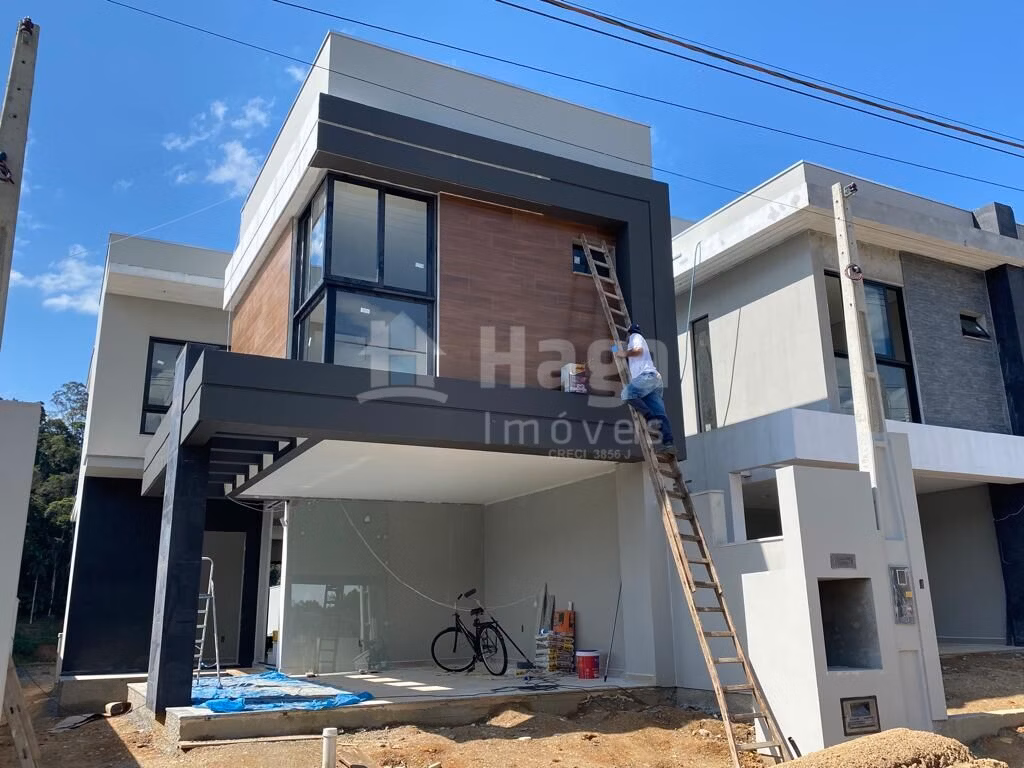Casa de 285 m² em Brusque, SC