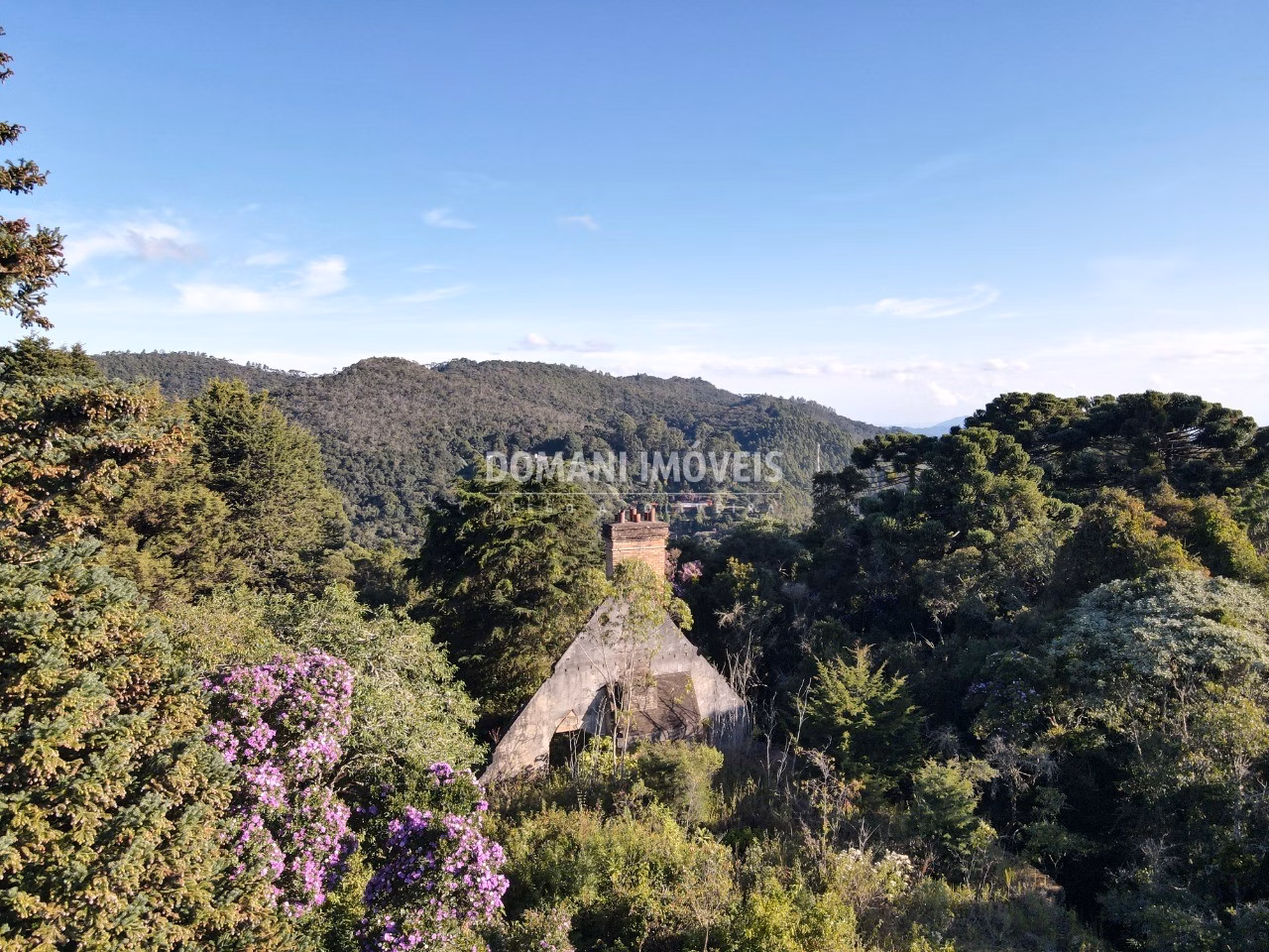 Terreno de 1.380 m² em Campos do Jordão, SP