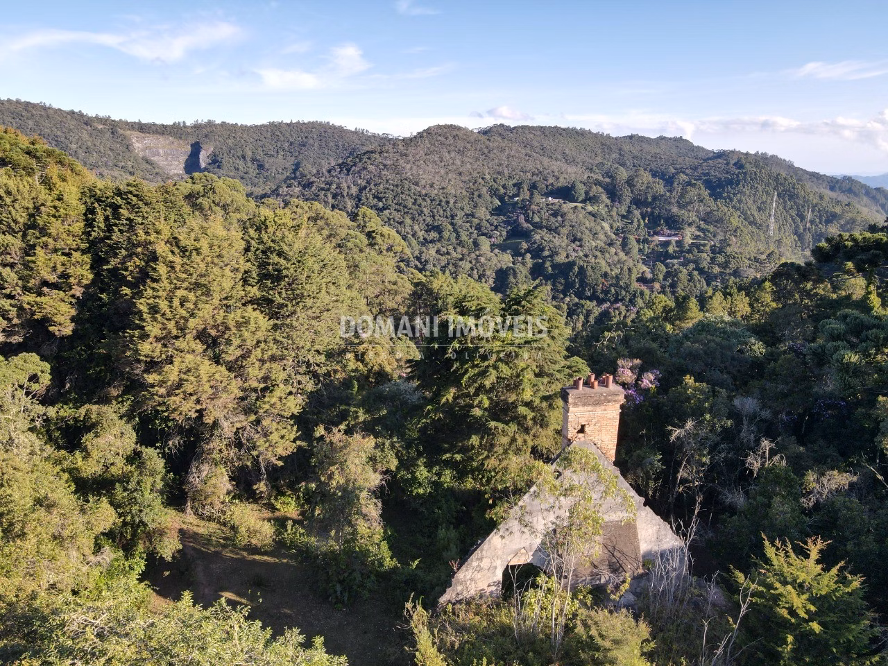 Terreno de 1.380 m² em Campos do Jordão, SP