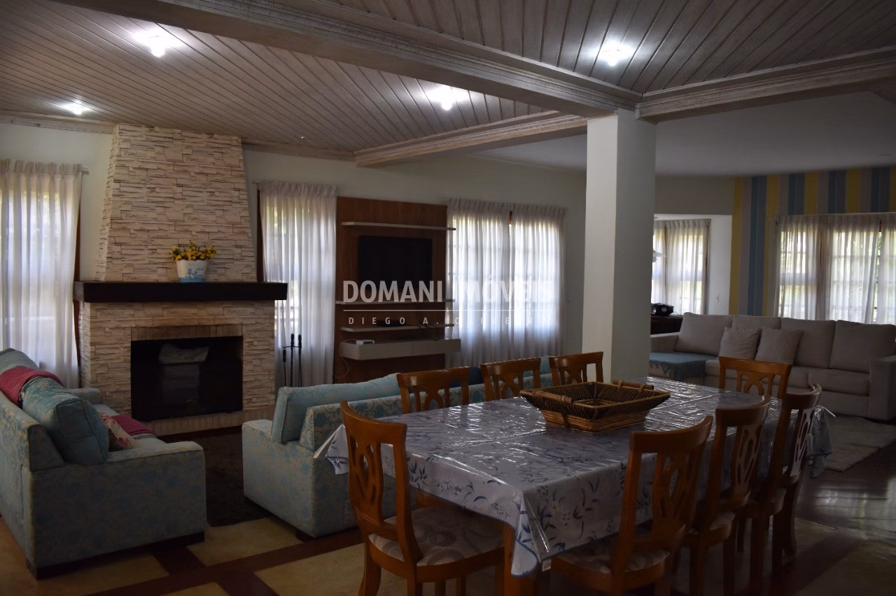 Casa de 1.630 m² em Campos do Jordão, SP