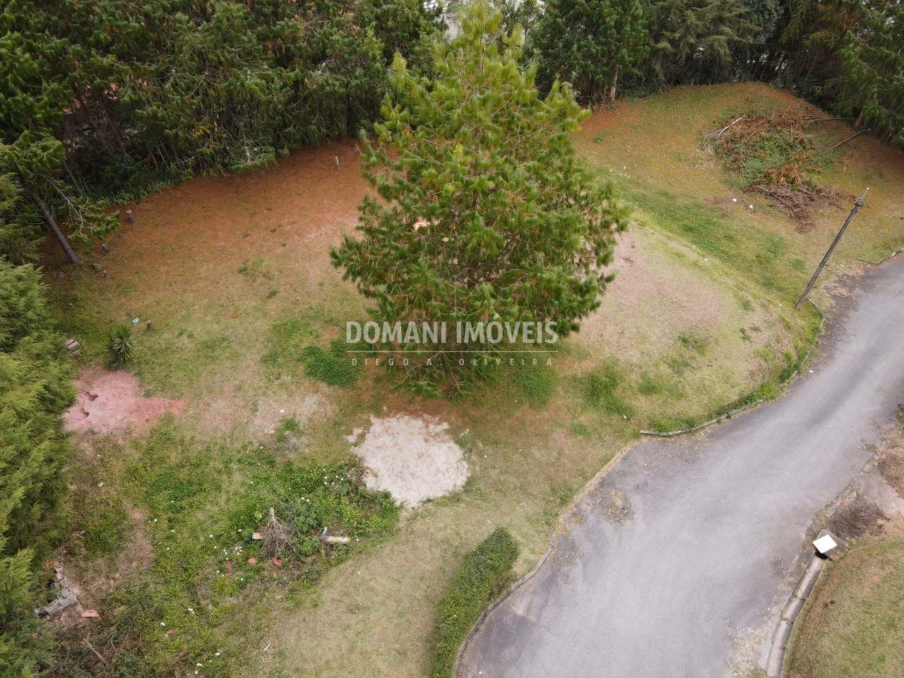 Terreno de 2.580 m² em Campos do Jordão, SP