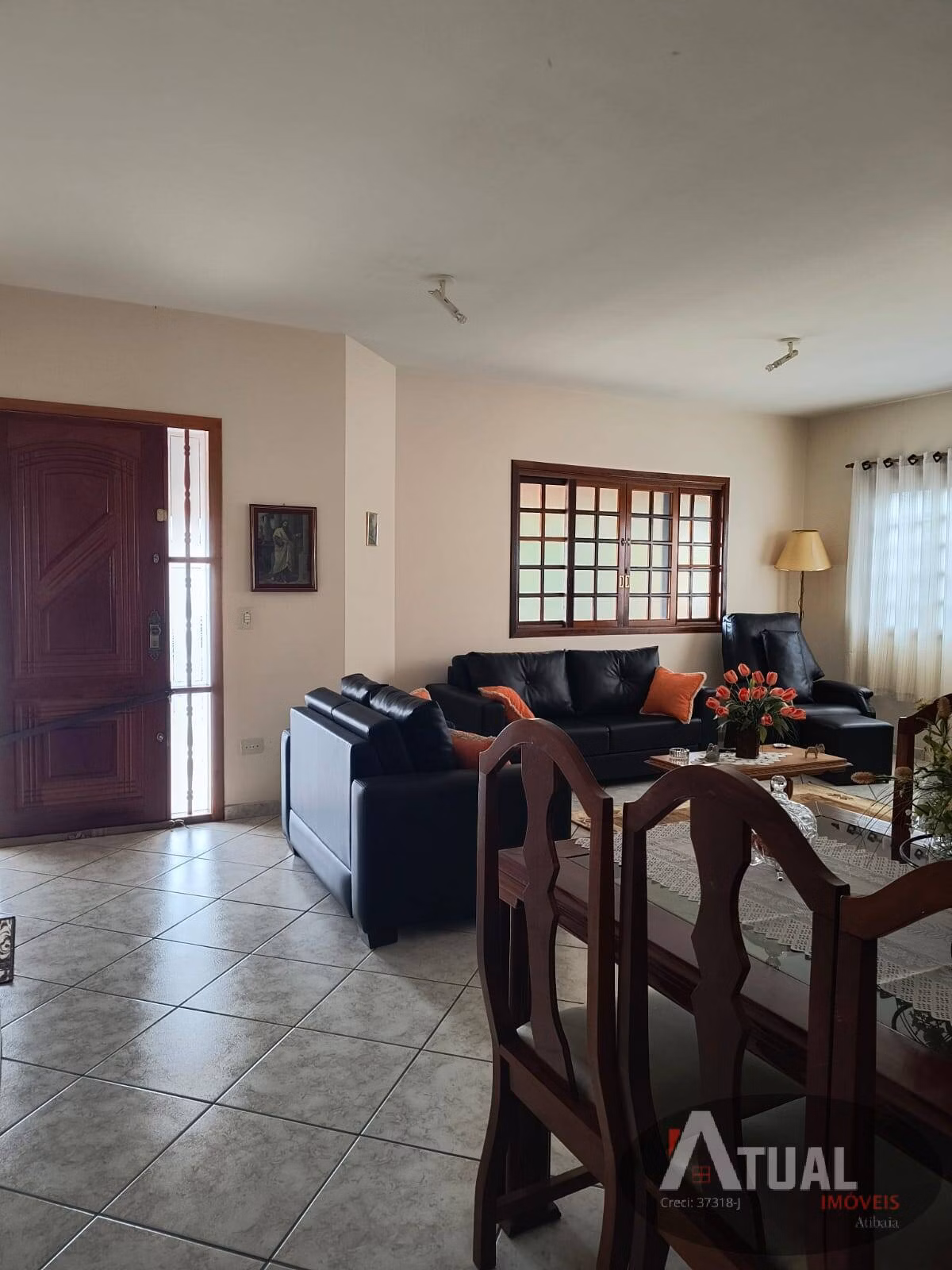 Casa de 670 m² em Atibaia, SP